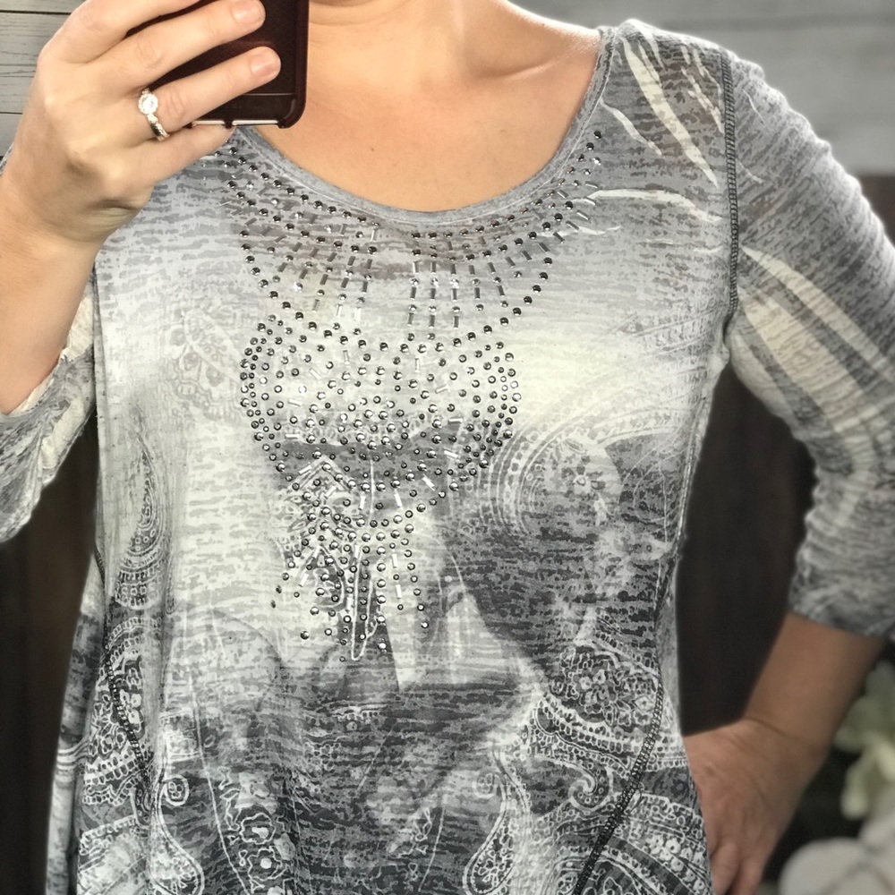 Unity World Wear top - Picture 2 of 5